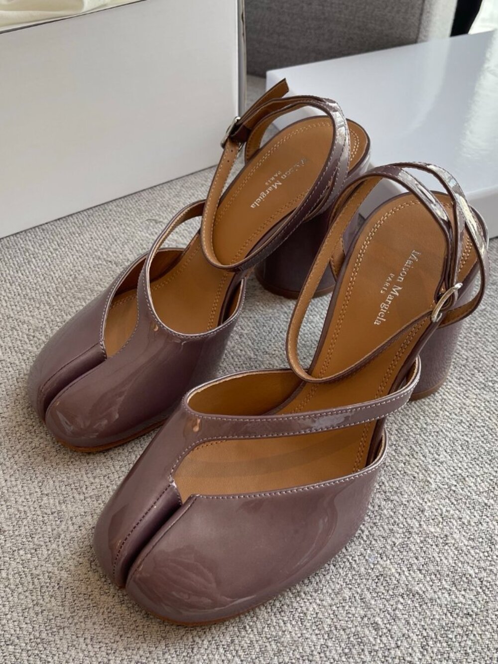 Maison Martin Mar Tabi Slingback Block Heel Sandals (Dusty Mauve Patent Leather) - Picture 2 of 8
